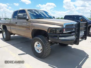 2001 Dodge 2500 z VIN 3B7KF236X1G711561, wystawiony jako IAAI lot #42168089 z przebiegiem 221 062 mil mil oraz . Historia ofert i sprzedaży dostępna na DreamBid. Obrazek 1.