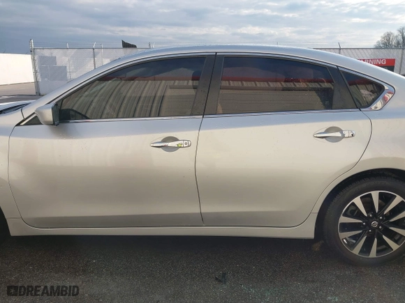 2018 Nissan Altima 2.5 SL with VIN 1N4AL3AP5JC264698, listed as a IAAI auction lot 41018548 with 84,197 mi miles. Bid and sale history available at carsss.com. Image 15.