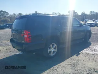 2011 Chevrolet Suburban LT with VIN 1GNSCJE06BR402433, listed as a IAAI auction lot 41819335 with 203,335 mi miles. Bid and sale history available at carsss.com. Image 4.