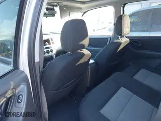 2007 Ford Escape XLT with VIN 1FMCU03127KA61978, listed as a IAAI auction lot 41371360 with 179,025 mi miles. Bid and sale history available at carsss.com. Image 8.