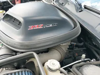 2018 Dodge Challenger R/T Scat Pack z VIN 2C3CDZFJ6JH149763, wystawiony jako IAAI lot #42323524 z przebiegiem 41 757 mil mil oraz . Historia ofert i sprzedaży dostępna na DreamBid. Obrazek 19.