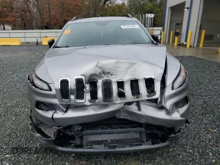 2017 Jeep Cherokee Altitude z VIN 1C4PJLAS4HW617469, wystawiony jako Copart lot #81541854 z przebiegiem 126 325 mil mil oraz Szkoda całkowita • Salvage title. Historia ofert i sprzedaży dostępna na DreamBid. Obrazek 5.