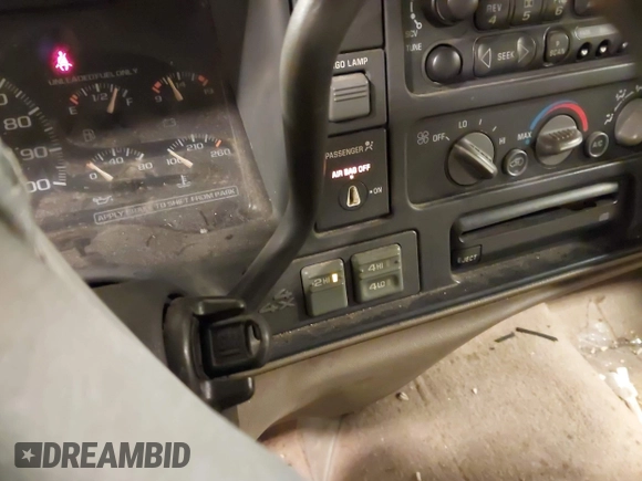 1997 Chevrolet Silverado 1500 with VIN 2GCEK19R4V1200110, listed as a IAAI auction lot 41984163 with 178,885 mi miles and . Bid and sale history available at DreamBid. Image 11.