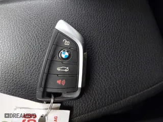 2020 BMW X2 sDrive28i with VIN WBXYH9C02L5R10335, listed as a IAAI auction lot 40651317 with 67,897 mi miles. Bid and sale history available at carsss.com. Image 11.