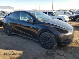 2024 Tesla Model Y Long Range with VIN 7SAYGDEE5RA270382, listed as a Copart auction lot 82899494 with 6,401 mi miles and Clean title. Bid and sale history available at DreamBid. Image 4.