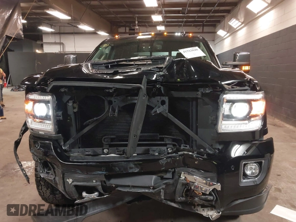 2019 GMC Sierra 2500HD Denali with VIN 1GT12SEY6KF105182, listed as a IAAI auction lot 41522040 with 47,124 mi miles. Bid and sale history available at carsss.com. Image 6.