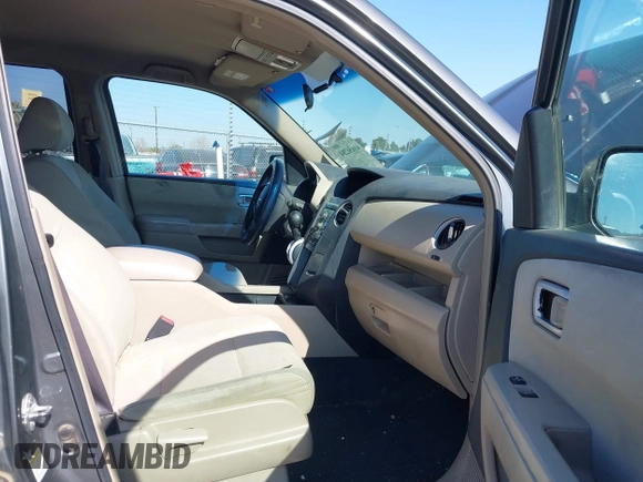 2009 Honda Pilot EX with VIN 5FNYF48439B036957, listed as a IAAI auction lot 41656284 with 199,115 mi miles. Bid and sale history available at carsss.com. Image 5.