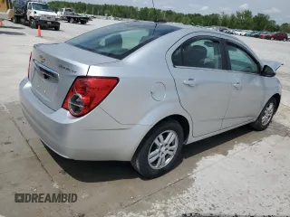 2015 Chevrolet Sonic LT z VIN 1G1JC5SHXF4108194, wystawiony jako Copart lot #54174955 z przebiegiem 146 443 mil mil oraz Szkoda całkowita • Salvage title. Historia ofert i sprzedaży dostępna na DreamBid. Obrazek 3.