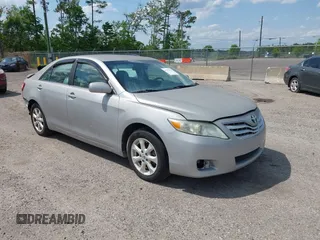 2011 Toyota Camry LE z VIN 4T1BF3EKXBU173003, wystawiony jako IAAI lot #42030011 z przebiegiem 148 362 mil mil oraz . Historia ofert i sprzedaży dostępna na DreamBid. Obrazek 1.