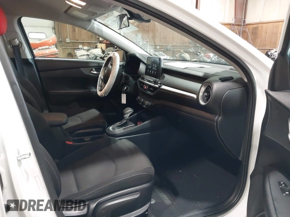 2020 Kia Forte LXS z VIN 3KPF24AD0LE255174, wystawiony jako IAAI lot #42273738 z przebiegiem 72 237 mil mil oraz . Historia ofert i sprzedaży dostępna na DreamBid. Obrazek 5.