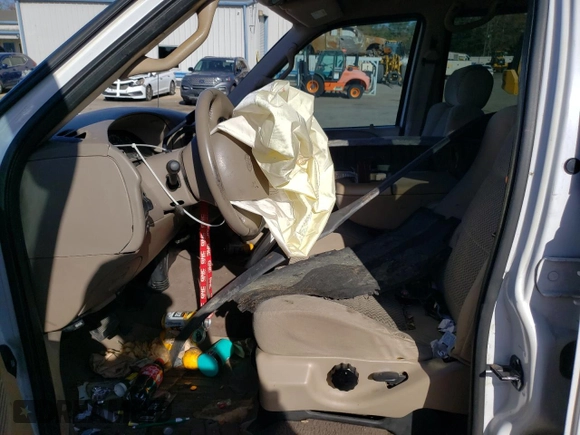 2002 Ford F-150 XLT with VIN 1FTRW07L42KB90527, listed as a Copart auction lot 85098244 with 143,213 mi miles and Salvage Title. Bid and sale history available at carsss.com. Image 7.