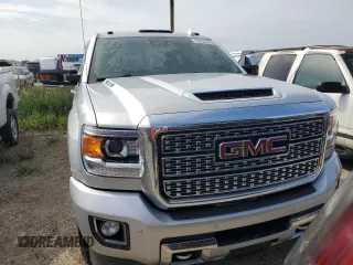 2019 GMC Sierra 3500HD Denali z VIN 1GT42WEY0KF252294, wystawiony jako Copart lot #76052204 z przebiegiem 61 881 mil mil oraz Nie do naprawy. Historia ofert i sprzedaży dostępna na DreamBid. Obrazek 5.