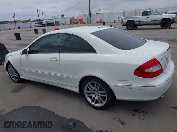 2008 Mercedes-Benz CLK 350 с VIN WDBTJ56H38F241787, выставлен на аукционе IAAI как лот 42184829 с пробегом 97 818 миль миль и . История ставок и продаж доступна на DreamBid. Изображение 14.