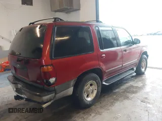 2000 Ford Explorer XLT z VIN 1FMZU83P1YZC54998, wystawiony jako IAAI lot #41613856 z przebiegiem 225 855 mil mil oraz . Historia ofert i sprzedaży dostępna na DreamBid. Obrazek 4.