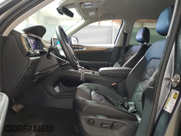 2025 Volkswagen Atlas SE with VIN 1V2HR2CA3SC512621, listed as a Copart auction lot 60779105 with 13,500 mi miles and Clean title. Bid and sale history available at DreamBid. Image 7.