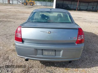 2006 Chrysler 300 C SRT-8 z VIN 2C3LA73W66H523504, wystawiony jako IAAI lot #42483103 z przebiegiem 61 560 mil mil oraz . Historia ofert i sprzedaży dostępna na DreamBid. Obrazek 13.