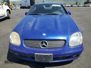 2001 Mercedes-Benz SLK 230/320 z VIN WDBKK65F71F221756, wystawiony jako Copart lot #51712125 z przebiegiem 194 101 mil mil oraz Czysty tytuł • Clean title. Historia ofert i sprzedaży dostępna na DreamBid. Obrazek 5.