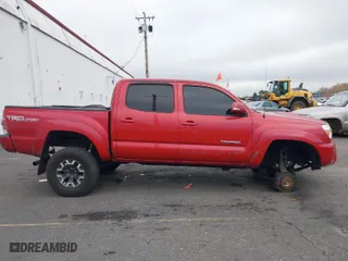 2015 Toyota Tacoma with VIN 3TMLU4EN3FM172008, listed as a IAAI auction lot 40975341 with 1 mi miles. Bid and sale history available at carsss.com. Image 13.