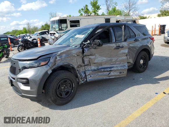 2022 Ford Police Interceptor Utility z VIN 1FM5K8AB1NGB50983, wystawiony jako Copart lot #52326285 z przebiegiem Nie podano mil oraz Szkoda całkowita • Salvage title. Historia ofert i sprzedaży dostępna na DreamBid. Obrazek 1.