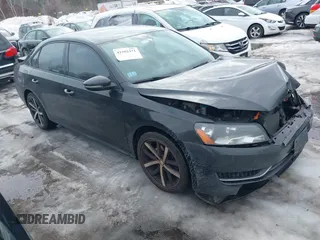 2012 Volkswagen Passat S z VIN 1VWAP7A3XCC026705, wystawiony jako IAAI lot #41585371 z przebiegiem 147 092 mil mil oraz . Historia ofert i sprzedaży dostępna na DreamBid. Obrazek 1.