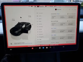 2025 Tesla Model Y Long Range z VIN 7SAYGDED9SF313959, wystawiony jako Copart lot #52823755 z przebiegiem 1 137 mil mil oraz Szkoda całkowita • Salvage title. Historia ofert i sprzedaży dostępna na DreamBid. Obrazek 9.