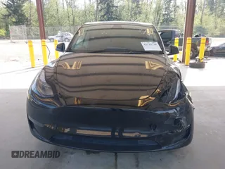 2022 Tesla Model Y Long Range with VIN 7SAYGDEE1NF550202, listed as a IAAI auction lot 42121718 with 28,211 mi miles and . Bid and sale history available at carsss.com. Image 12.