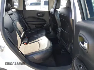2020 Jeep Compass Altitude z VIN 3C4NJCBB8LT124978, wystawiony jako IAAI lot #42084990 z przebiegiem 101 501 mil mil oraz . Historia ofert i sprzedaży dostępna na DreamBid. Obrazek 8.