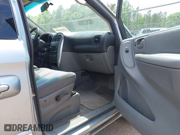2006 Chrysler Town & Country Touring with VIN 2A4GP54LX6R757587, listed as a IAAI auction lot 42160498 with 215,850 mi miles and . Bid and sale history available at DreamBid. Image 5.