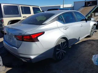 2021 Nissan Altima 2.5 SR with VIN 1N4BL4CV4MN330818, listed as a IAAI auction lot 41400836 with 41,199 mi miles. Bid and sale history available at carsss.com. Image 4.