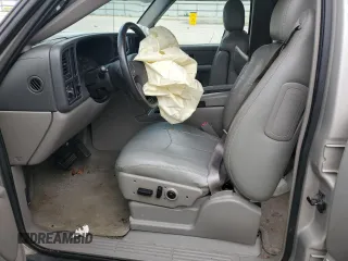 2004 Chevrolet Suburban LT with VIN 1GNEC16Z64J135810, listed as a Copart auction lot 84643984 with 243,355 mi miles and Salvage Title. Bid and sale history available at carsss.com. Image 7.
