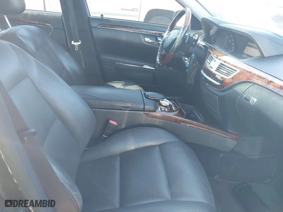 2010 Mercedes-Benz S-Class S 550 with VIN WDDNG7BB2AA345329, listed as a IAAI auction lot 40831016 with 127,004 mi miles. Bid and sale history available at carsss.com. Image 5.
