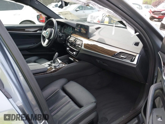 2018 BMW 5 Series 540i z VIN WBAJE5C54JG917877, wystawiony jako IAAI lot #42235433 z przebiegiem 103 375 mil mil oraz . Historia ofert i sprzedaży dostępna na DreamBid. Obrazek 5.