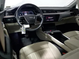 2021 Audi e-tron Premium Plus с VIN WA1LAAGE9MB003971, выставлен на аукционе Copart как лот 45421695 с пробегом 19 940 миль миль и Списание • Salvage title. История ставок и продаж доступна на DreamBid. Изображение 8.