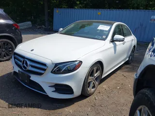 2020 Mercedes-Benz E-Class E 350 with VIN WDDZF8EB9LA756820, listed as a IAAI auction lot 39661412 with 124,468 mi miles. Bid and sale history available at carsss.com. Image 2.