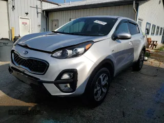 2020 Kia Sportage LX z VIN KNDPMCAC2L7802218, wystawiony jako Copart lot #64232344 z przebiegiem 56 882 mil mil oraz Szkoda całkowita • Salvage title. Historia ofert i sprzedaży dostępna na DreamBid. Obrazek 1.