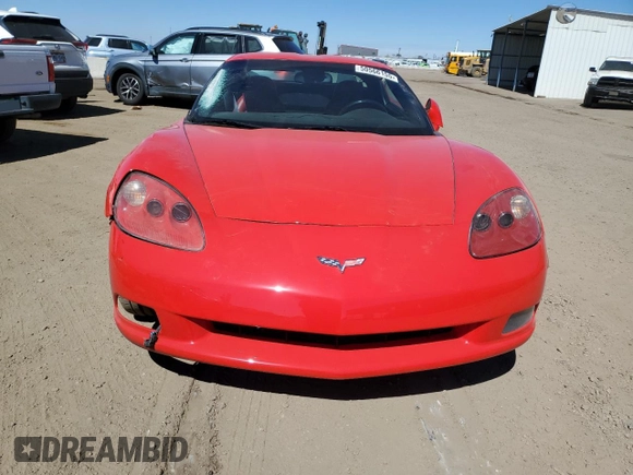 2010 Chevrolet Corvette z VIN 1G1YF2DW1A5101458, wystawiony jako Copart lot #53682255 z przebiegiem 77 023 mil mil oraz Szkoda całkowita • Salvage title. Historia ofert i sprzedaży dostępna na DreamBid. Obrazek 5.