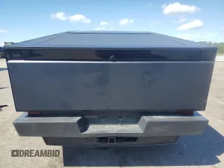2024 Tesla Cybertruck Cyberbeast z VIN 7G2CEHEEXRA017141, wystawiony jako Copart lot #70618564 z przebiegiem 2790 mil mil oraz Szkody całkowita. Historia ofert i sprzedaży dostępna na DreamBid. Obrazek 6.