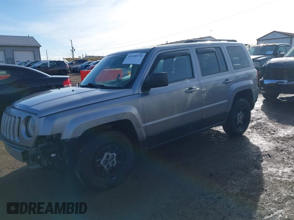 2016 Jeep Patriot Sport z VIN 1C4NJPBB0GD801752, wystawiony jako IAAI lot #41448570 z przebiegiem 108 859 mil mil oraz . Historia ofert i sprzedaży dostępna na DreamBid. Obrazek 14.