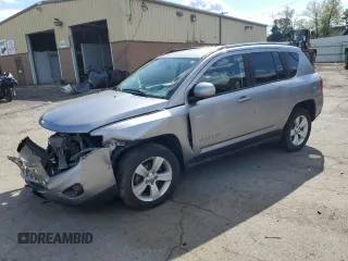 2015 Jeep Compass Latitude with VIN 1C4NJCEB5FD120196, listed as a Copart auction lot 75177614 with 28,889 mi miles and Salvage Title. Bid and sale history available at carsss.com. Image 1.