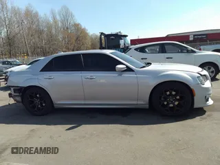 2020 Chrysler 300 S z VIN 2C3CCABGXLH103516, wystawiony jako IAAI lot #41918657 z przebiegiem 88 521 mil mil oraz . Historia ofert i sprzedaży dostępna na DreamBid. Obrazek 14.