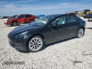 2022 Tesla Model 3 z VIN 5YJ3E1EA9NF339306, wystawiony jako Copart lot #48377555 z przebiegiem 25 847 mil mil oraz Szkoda całkowita • Salvage title. Historia ofert i sprzedaży dostępna na DreamBid. Obrazek 1.