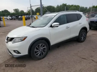 2016 Nissan Rogue SV z VIN 5N1AT2MVXGC798900, wystawiony jako Copart lot #58098955 z przebiegiem 96 011 mil mil oraz Szkoda całkowita • Salvage title. Historia ofert i sprzedaży dostępna na DreamBid. Obrazek 1.