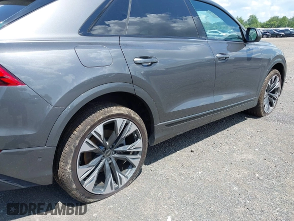 2024 Audi Q8 Premium Plus с VIN WA1BVBF19RD019586, выставлен на аукционе IAAI как лот 42746554 с пробегом 9 377 миль миль и . История ставок и продаж доступна на DreamBid. Изображение 6.