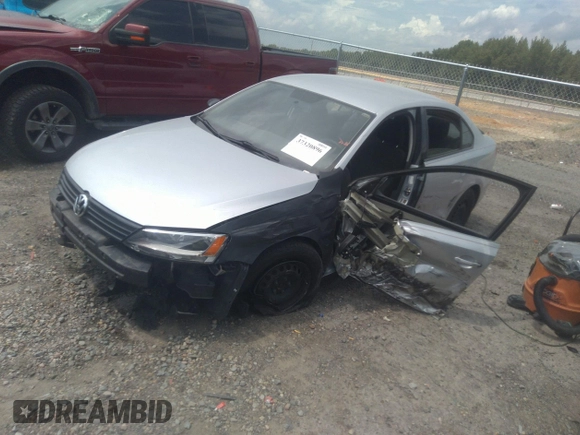 2014 Volkswagen Jetta S z VIN 3VW2K7AJXEM355536, wystawiony jako IAAI lot #37320896 z przebiegiem 129 450 mil mil oraz . Historia ofert i sprzedaży dostępna na DreamBid. Obrazek 2.