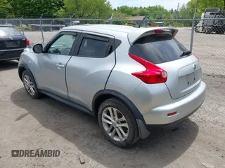 2013 Nissan Juke SL z VIN JN8AF5MV3DT213989, wystawiony jako IAAI lot #42262466 z przebiegiem 94 823 mil mil oraz . Historia ofert i sprzedaży dostępna na DreamBid. Obrazek 3.