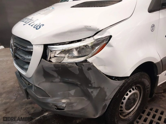 2019 Mercedes-Benz Sprinter Cargo Van with VIN WD3PF0CD2KT005286, listed as a IAAI auction lot 41667266 with 153,801 mi miles. Bid and sale history available at carsss.com. Image 6.