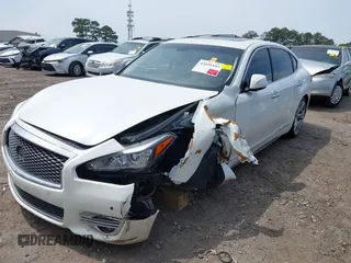 2018 Infiniti Q70 Luxe z VIN JN1BY1PP7JM330399, wystawiony jako IAAI lot #42028103 z przebiegiem 95 527 mil mil oraz . Historia ofert i sprzedaży dostępna na DreamBid. Obrazek 6.