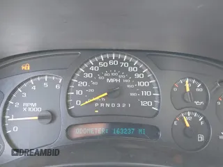 2005 Chevrolet Silverado 1500 LS z VIN 2GCEC13TX51171276, wystawiony jako IAAI lot #41861847 z przebiegiem 163 237 mil mil oraz . Historia ofert i sprzedaży dostępna na DreamBid. Obrazek 7.