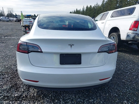 2021 Tesla Model 3 Standard Range Plus z VIN 5YJ3E1EAXMF871730, wystawiony jako IAAI lot #41794274 z przebiegiem 18 791 mil mil oraz . Historia ofert i sprzedaży dostępna na DreamBid. Obrazek 16.