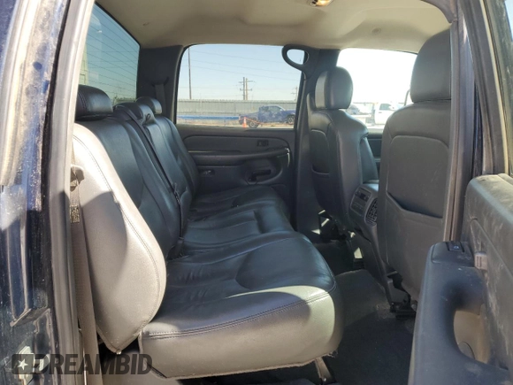 2005 GMC Sierra 2500HD SLE z VIN 1GTHK232X5F941546, wystawiony jako Copart lot #52755075 z przebiegiem 255 452 mil mil oraz Szkoda całkowita • Salvage title. Historia ofert i sprzedaży dostępna na DreamBid. Obrazek 11.